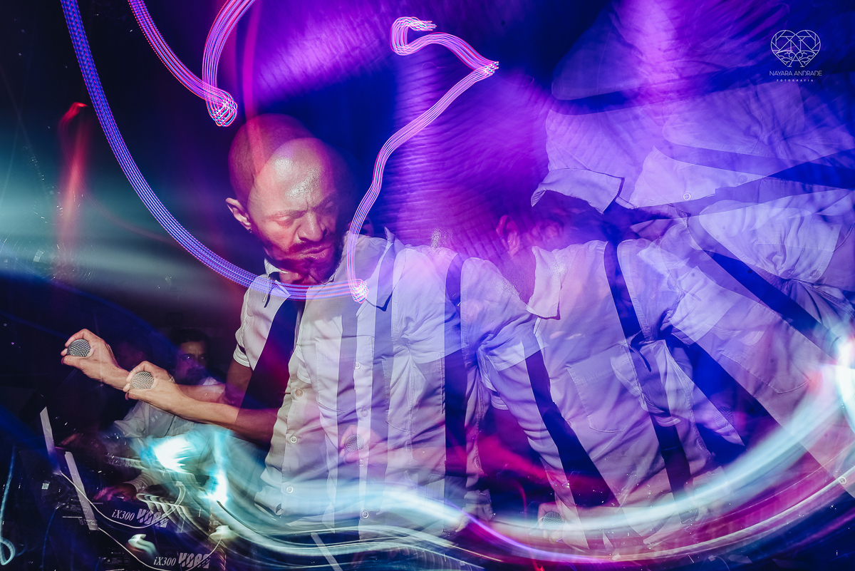 Fotos de festa de casamento com banda athrios band no espaço atmosphera e assessoria de vmb noivos dançando e fotos de balada de casamento feitas pela fotografa nayara andrade de santos