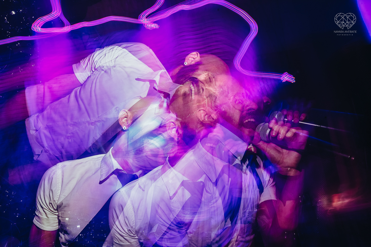 Fotos de festa de casamento com banda athrios band no espaço atmosphera e assessoria de vmb noivos dançando e fotos de balada de casamento feitas pela fotografa nayara andrade de santos