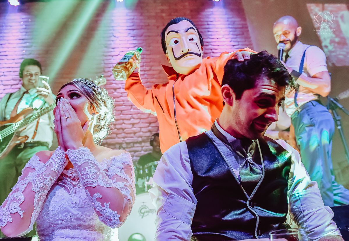 Fotos de festa de casamento com banda athrios band no espaço atmosphera e assessoria de vmb noivos dançando e fotos de balada de casamento feitas pela fotografa nayara andrade de santos