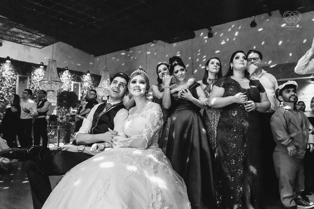 Fotos de festa de casamento com banda athrios band no espaço atmosphera e assessoria de vmb noivos dançando e fotos de balada de casamento feitas pela fotografa nayara andrade de santos