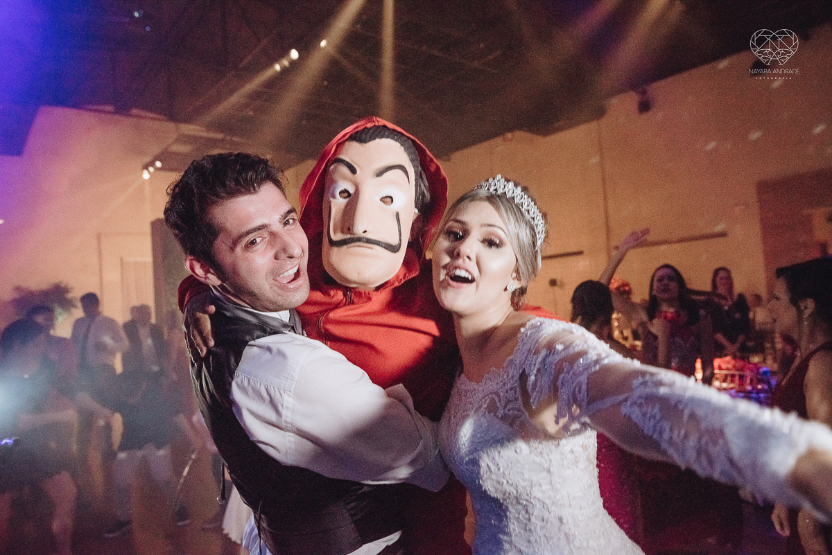 Fotos de festa de casamento com banda athrios band no espaço atmosphera e assessoria de vmb noivos dançando e fotos de balada de casamento feitas pela fotografa nayara andrade de santos
