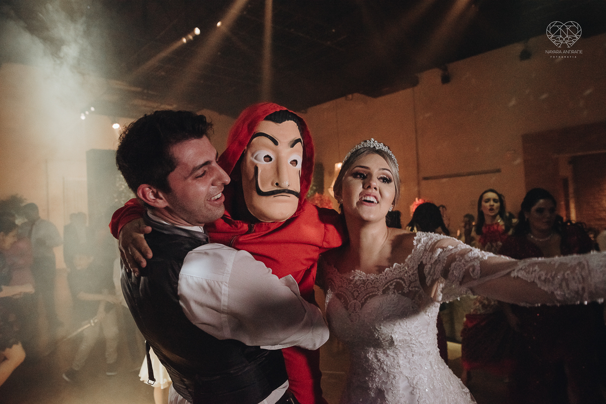 Fotos de festa de casamento com banda athrios band no espaço atmosphera e assessoria de vmb noivos dançando e fotos de balada de casamento feitas pela fotografa nayara andrade de santos