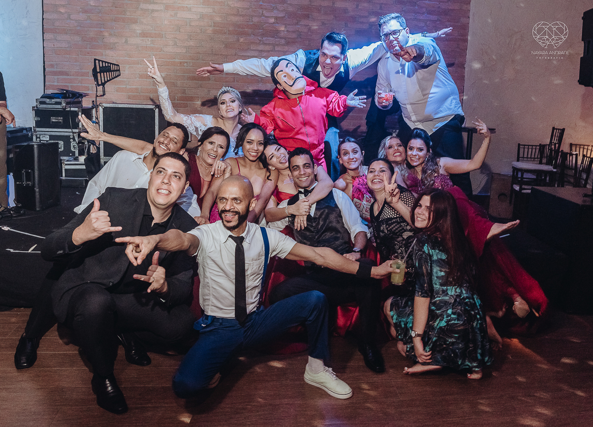 Fotos de festa de casamento com banda athrios band no espaço atmosphera e assessoria de vmb noivos dançando e fotos de balada de casamento feitas pela fotografa nayara andrade de santos