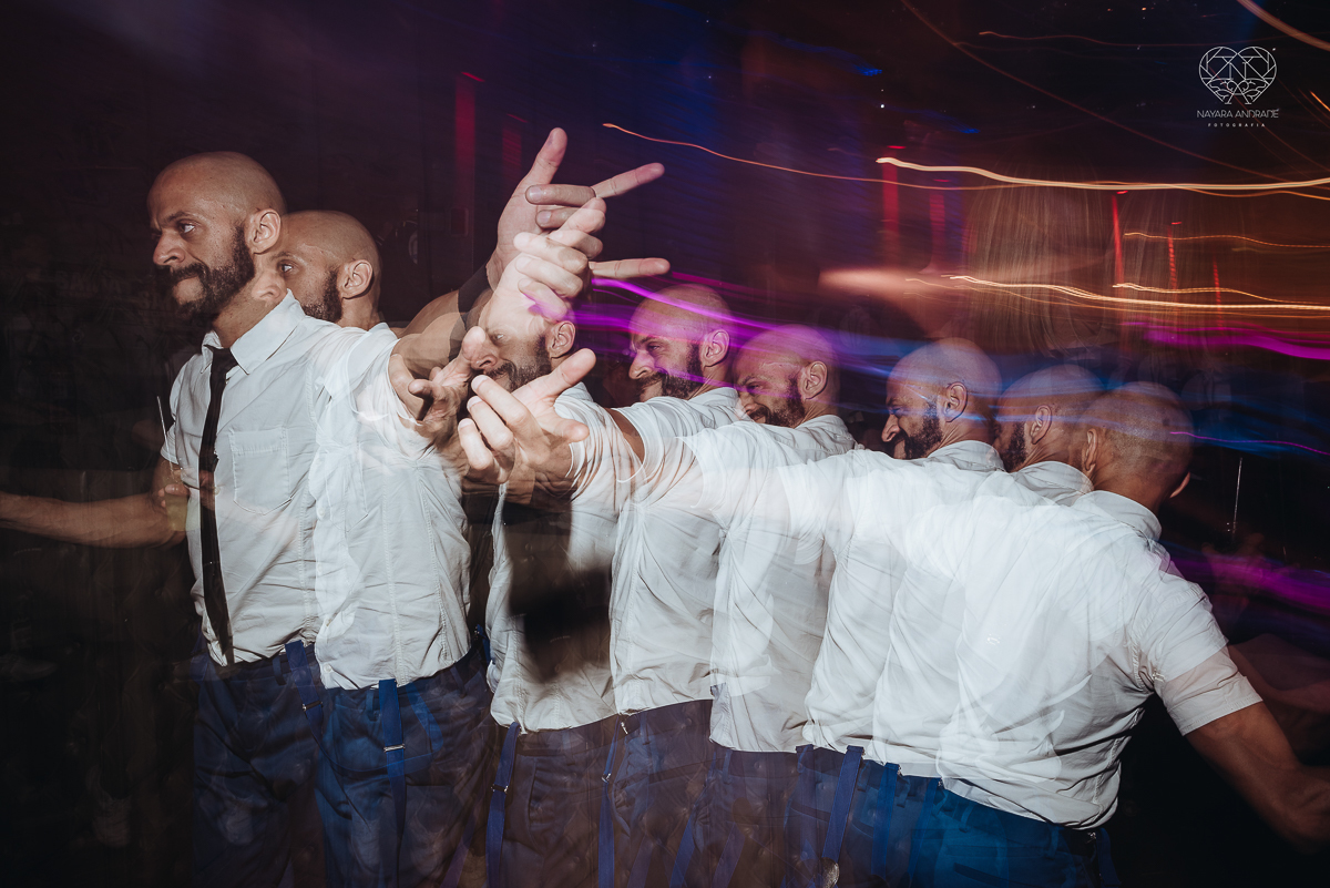 Fotos de festa de casamento com banda athrios band no espaço atmosphera e assessoria de vmb noivos dançando e fotos de balada de casamento feitas pela fotografa nayara andrade de santos