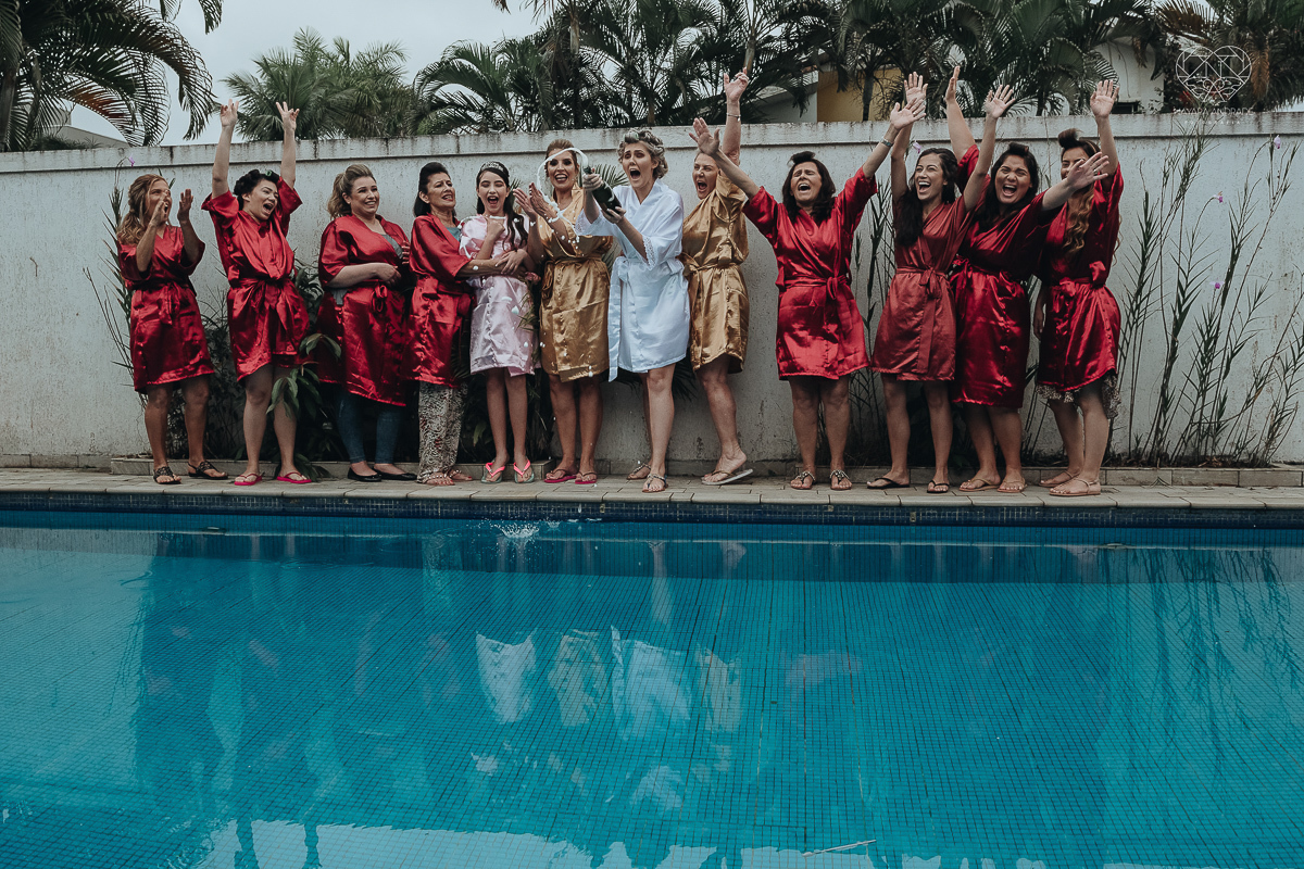 making of de noiva making of de noivo com hobbie brindando e fotos de making of de casametno