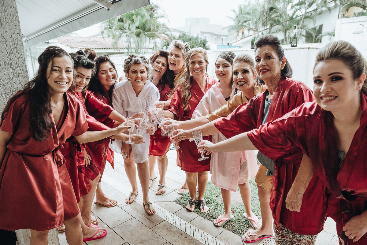 making of de noiva making of de noivo com hobbie brindando e fotos de making of de casametno