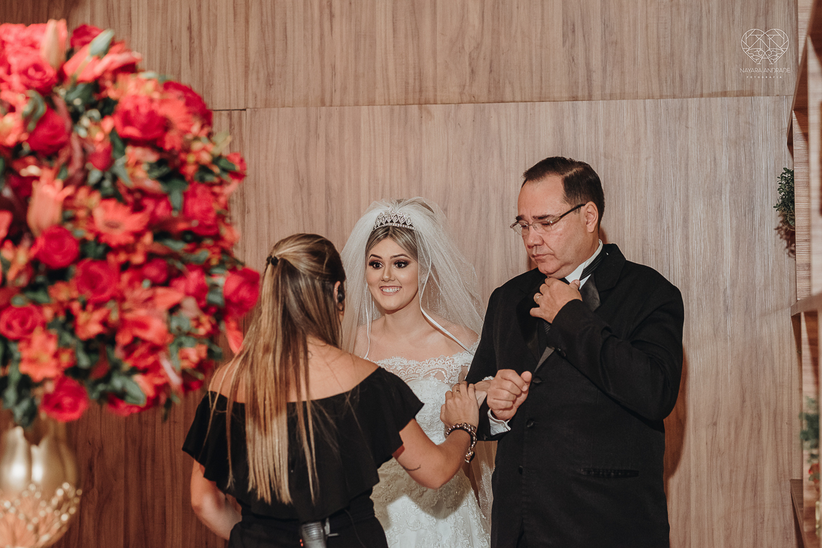 fotografia de casamento classico de princesa com decoraçao vermelha no espaço atmosphera no guaruja fotos feitas pela fotografa nayara andrade de santos
