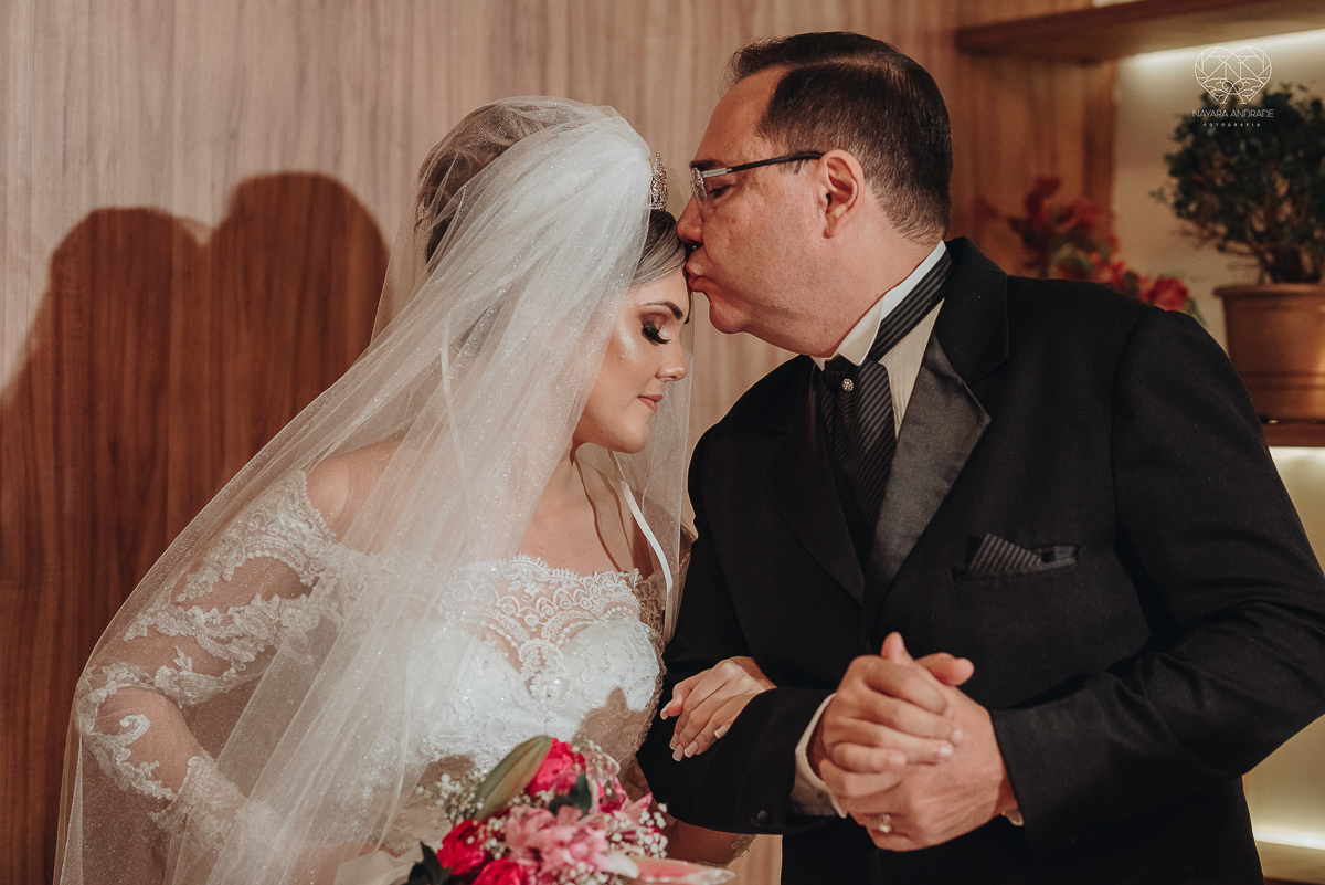 fotografia de casamento classico de princesa com decoraçao vermelha no espaço atmosphera no guaruja fotos feitas pela fotografa nayara andrade de santos