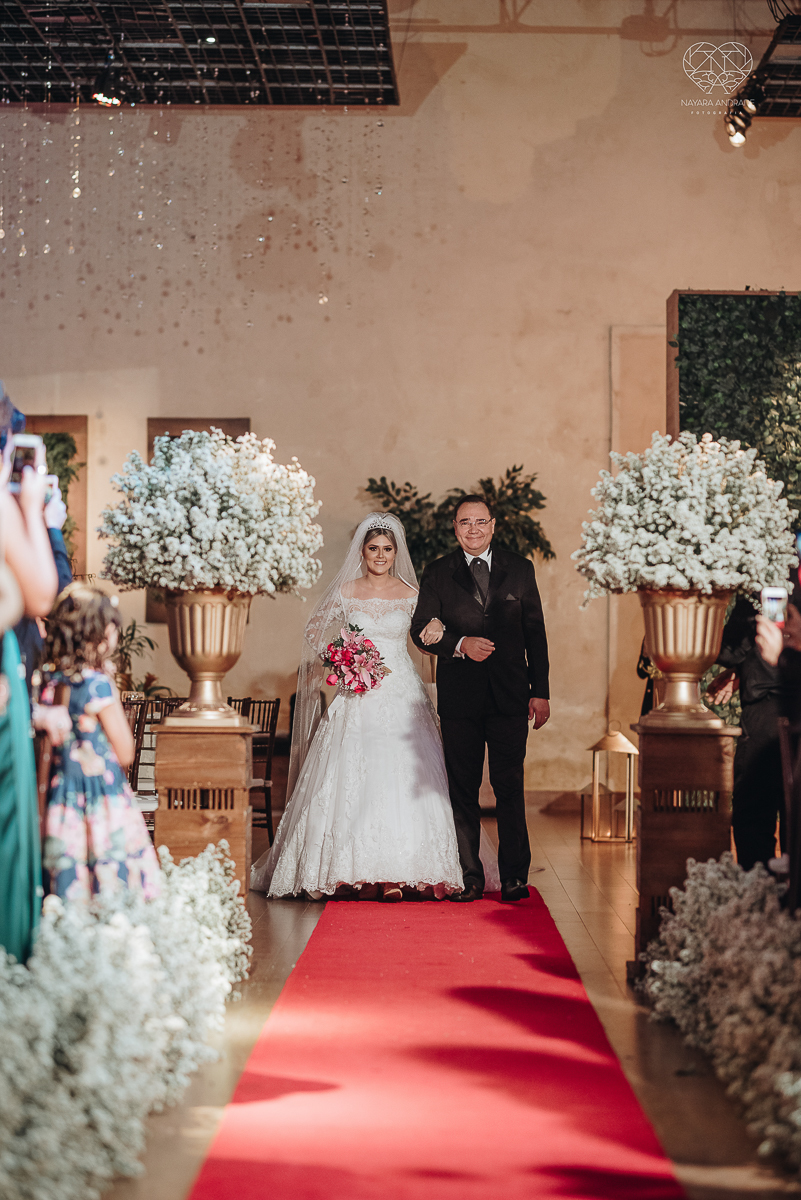 fotografia de casamento classico de princesa com decoraçao vermelha no espaço atmosphera no guaruja fotos feitas pela fotografa nayara andrade de santos