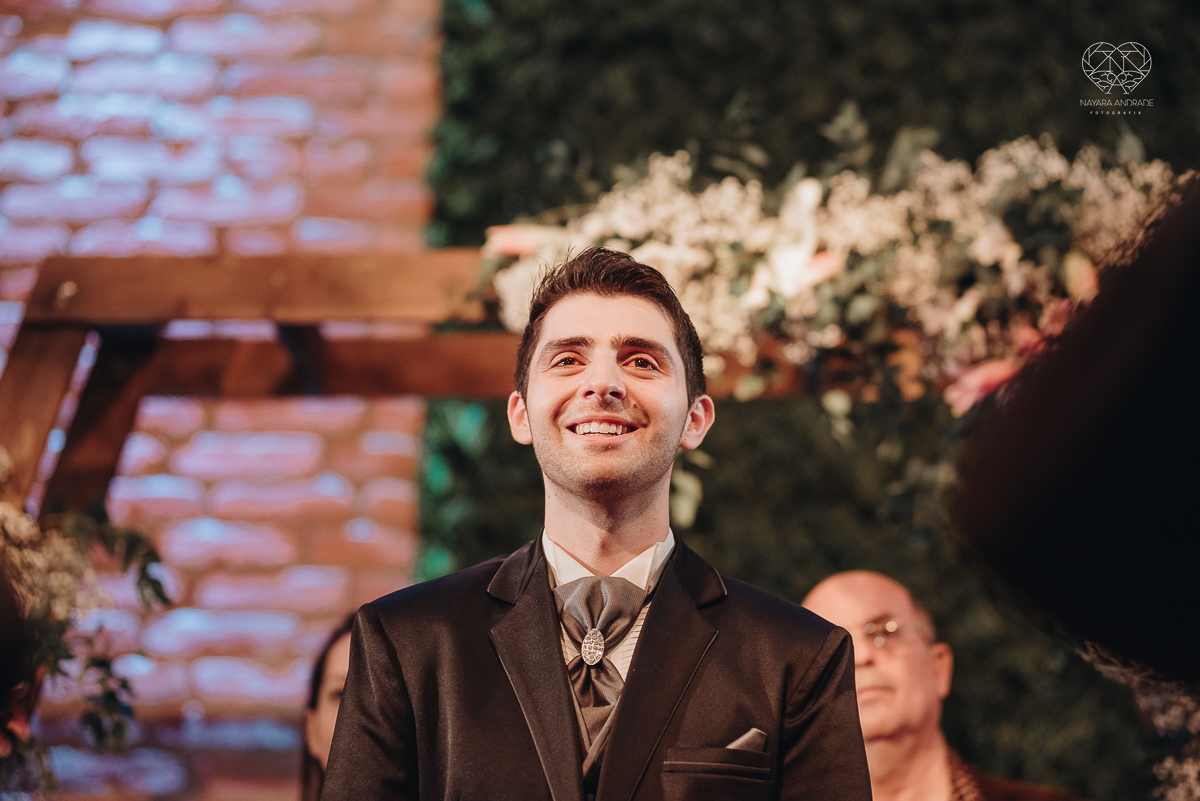 fotografia de casamento classico de princesa com decoraçao vermelha no espaço atmosphera no guaruja fotos feitas pela fotografa nayara andrade de santos