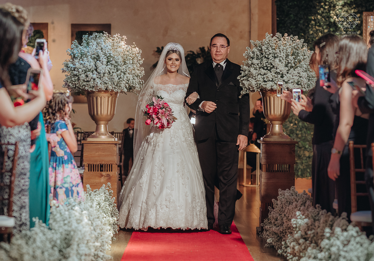 fotografia de casamento classico de princesa com decoraçao vermelha no espaço atmosphera no guaruja fotos feitas pela fotografa nayara andrade de santos