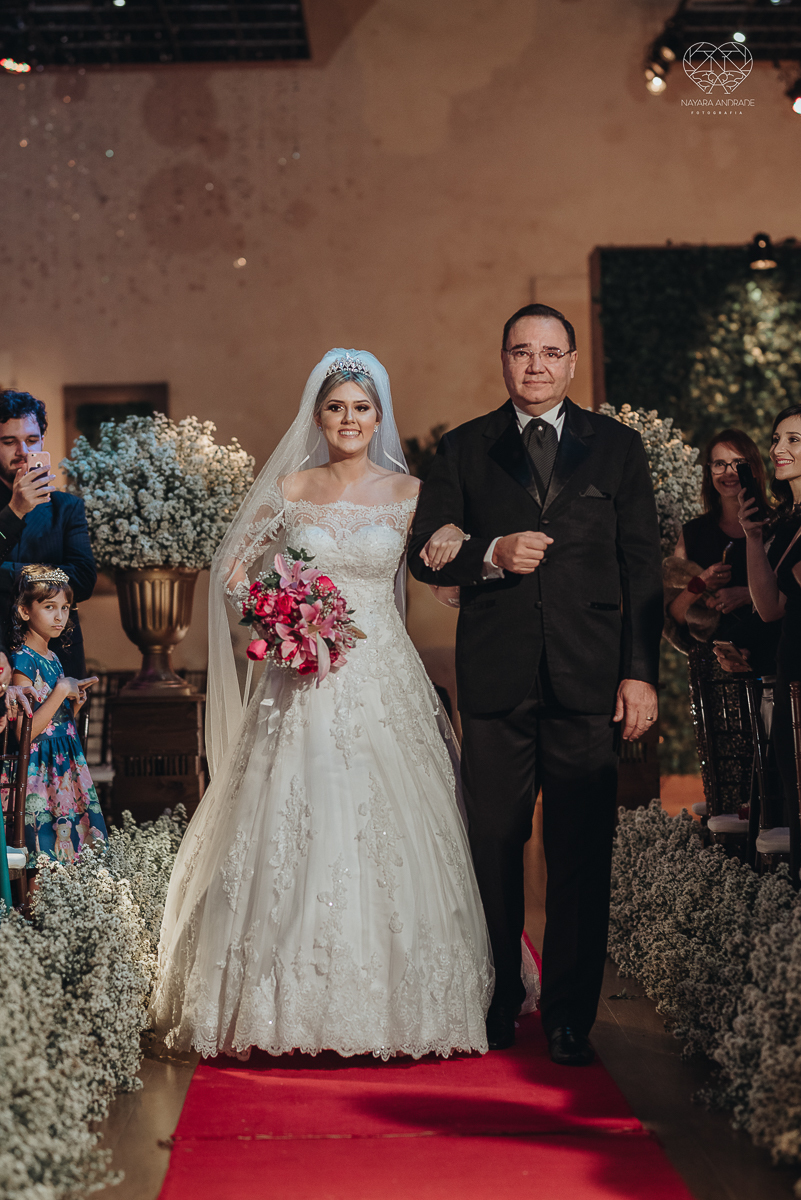 fotografia de casamento classico de princesa com decoraçao vermelha no espaço atmosphera no guaruja fotos feitas pela fotografa nayara andrade de santos