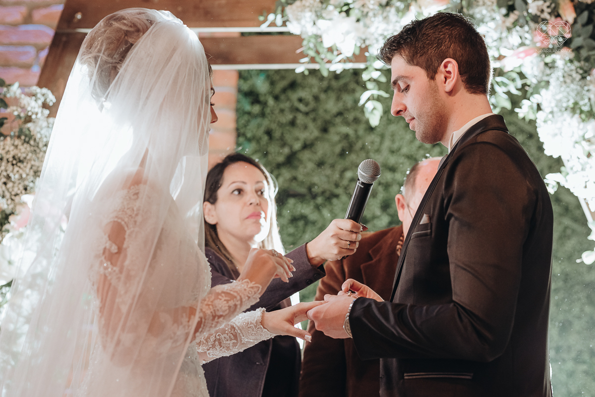 fotografia de casamento classico de princesa com decoraçao vermelha no espaço atmosphera no guaruja fotos feitas pela fotografa nayara andrade de santos