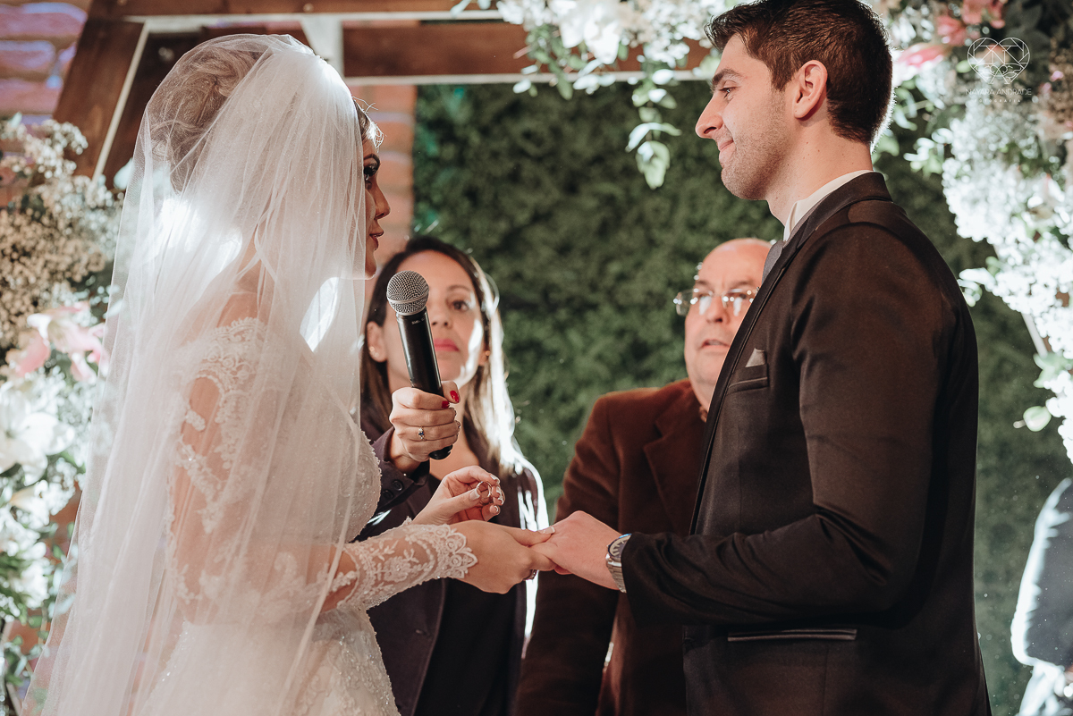 fotografia de casamento classico de princesa com decoraçao vermelha no espaço atmosphera no guaruja fotos feitas pela fotografa nayara andrade de santos