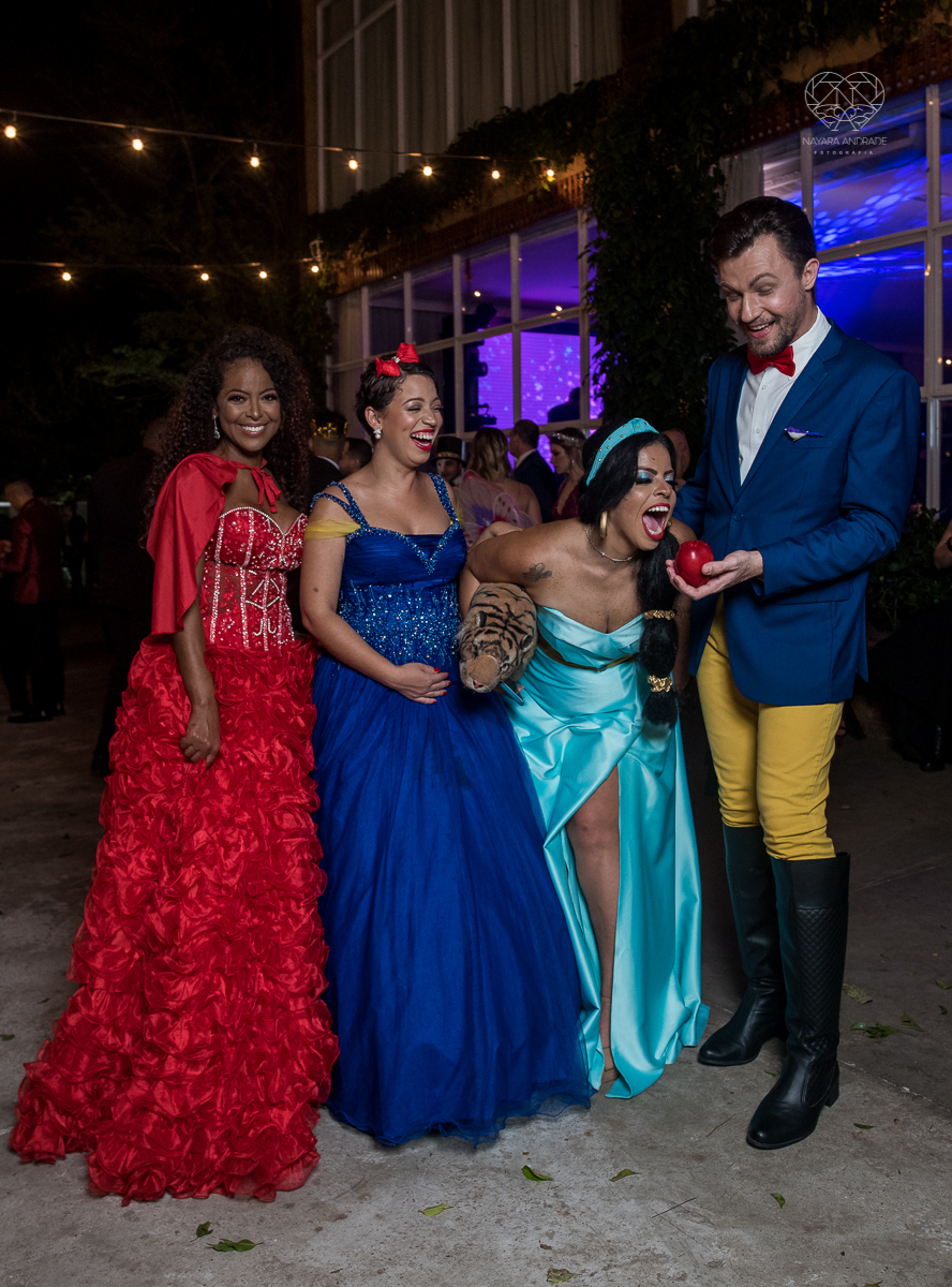 vFesta de aniversario da blogueira e Influencer Marcelly Abreu Mah Encantada realizada pela Mood Marketing criativo no espaço plataforma em sao vicente baixada santista com apoio dos sorvetes kaskao, mc donalds e diversos influenciadores de santos 