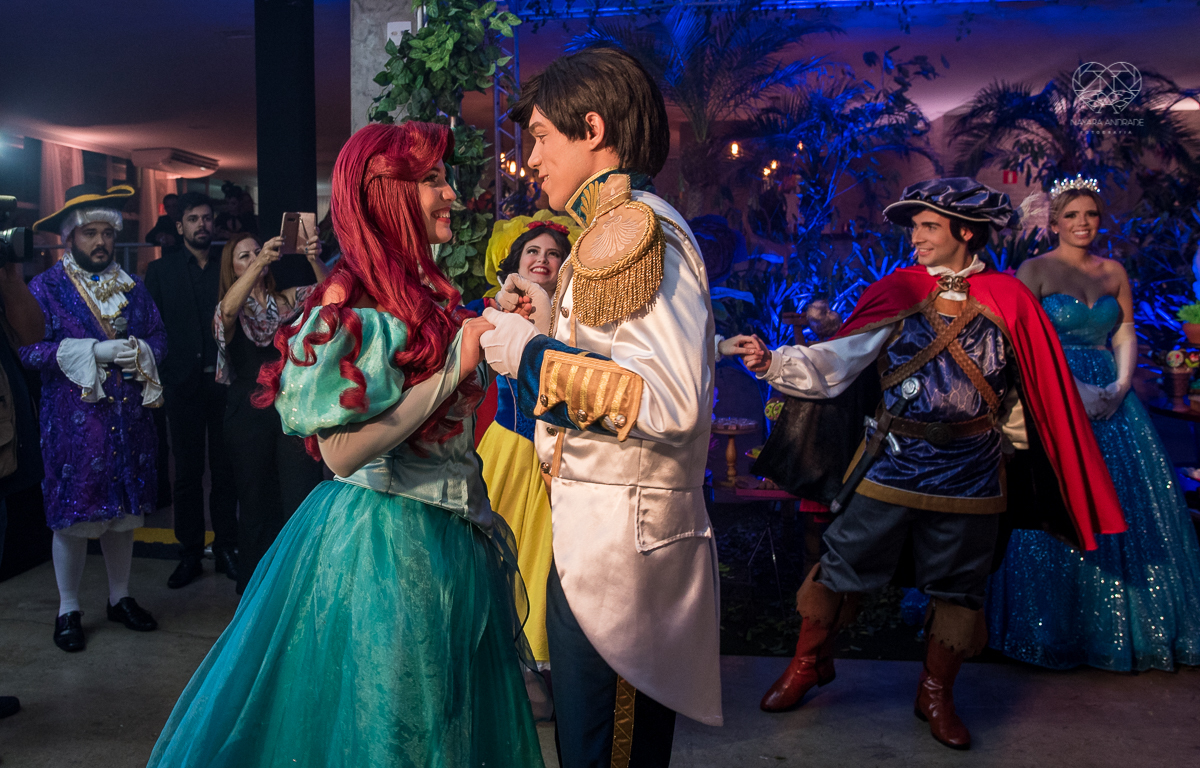 vFesta de aniversario da blogueira e Influencer Marcelly Abreu Mah Encantada realizada pela Mood Marketing criativo no espaço plataforma em sao vicente baixada santista com apoio dos sorvetes kaskao, mc donalds e diversos influenciadores de santos 