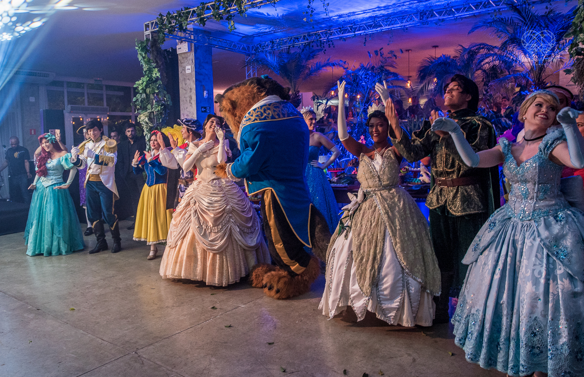 vFesta de aniversario da blogueira e Influencer Marcelly Abreu Mah Encantada realizada pela Mood Marketing criativo no espaço plataforma em sao vicente baixada santista com apoio dos sorvetes kaskao, mc donalds e diversos influenciadores de santos 