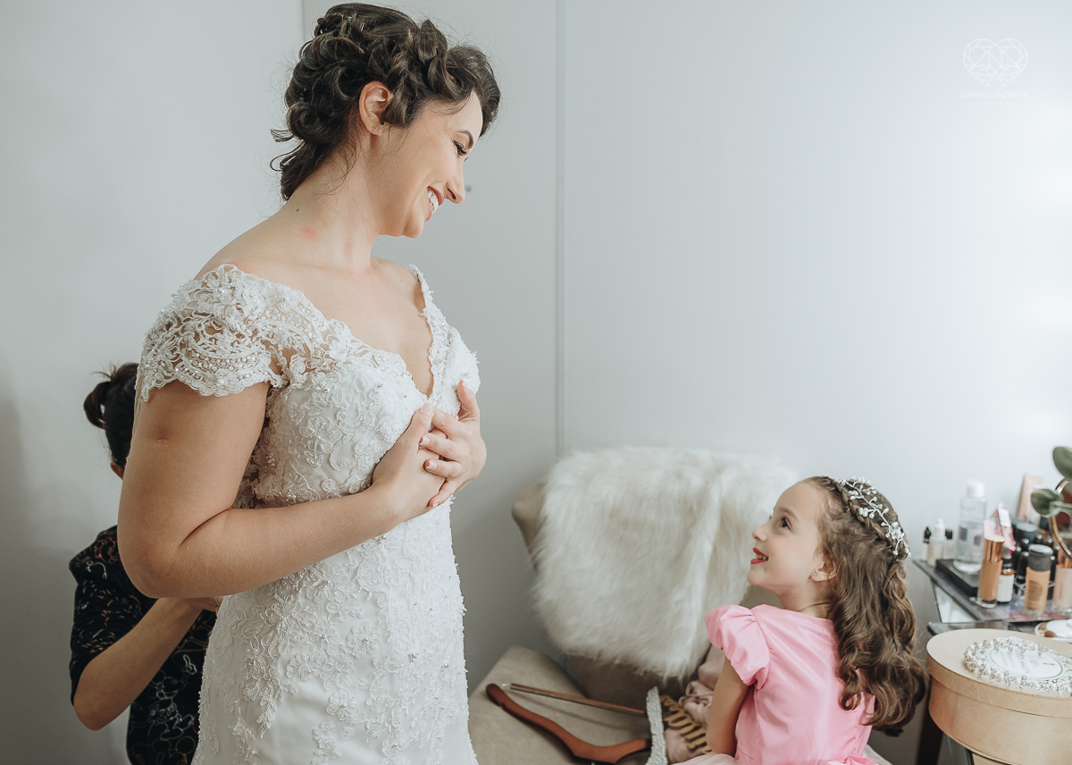 making odf de noiva feita no salao clau duarte em santos pela fotografa premiada nayara andrade em santos noiva classica com vestido da santos maison
