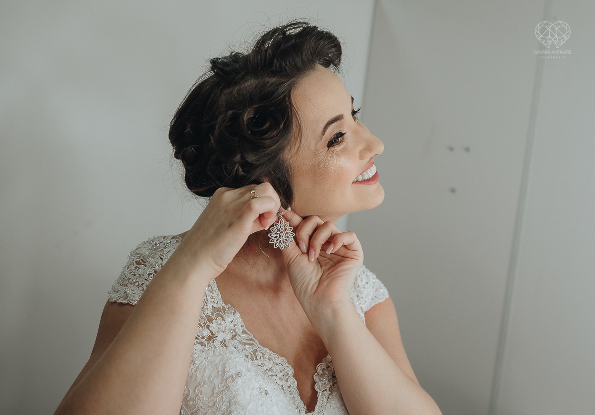 making odf de noiva feita no salao clau duarte em santos pela fotografa premiada nayara andrade em santos noiva classica com vestido da santos maison