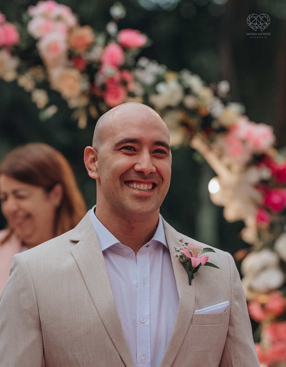 casamento rustico de dia com chuva em santos sao vicente golf clube noivo com terno bege e noiva com vestido de renda fotos da fotografa premiada nayara andrade 