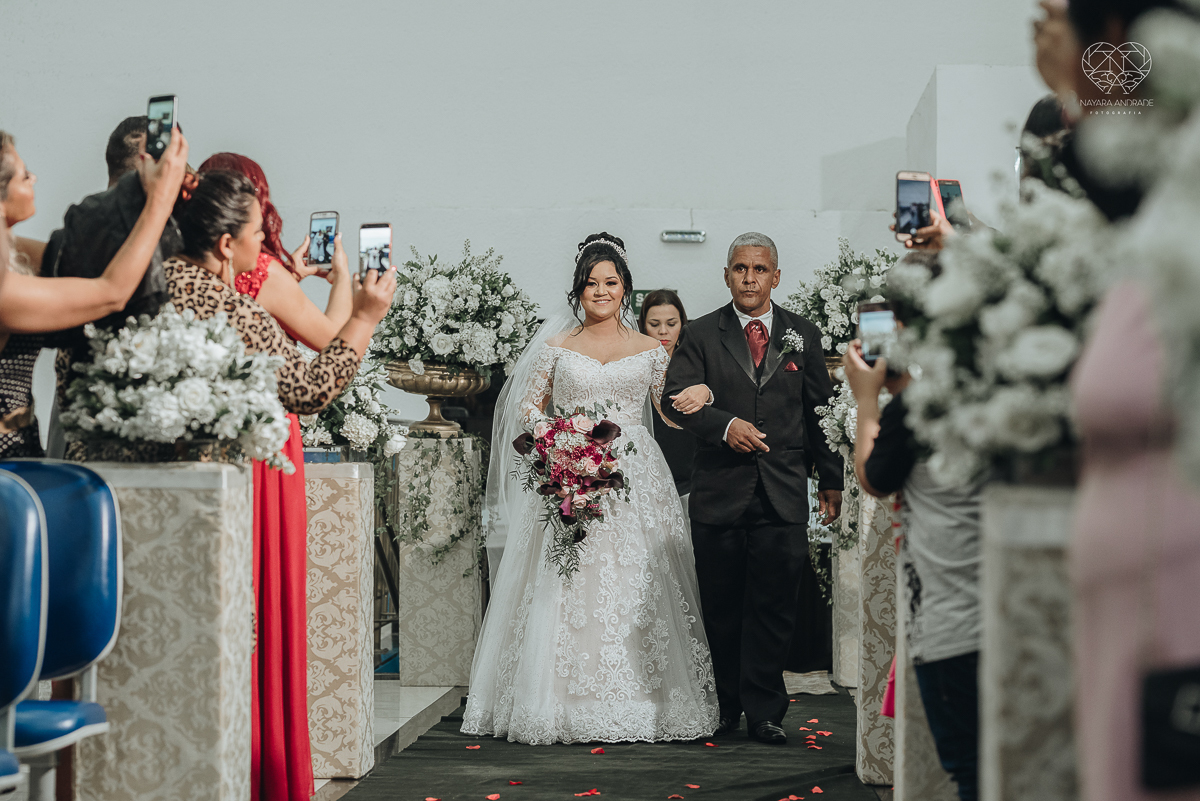casamento com cerimonia  feita na igreja assembleia de Deus em Santos ministerio de santos, casamento classico e fotos artisticas da fotografa nayara andrade