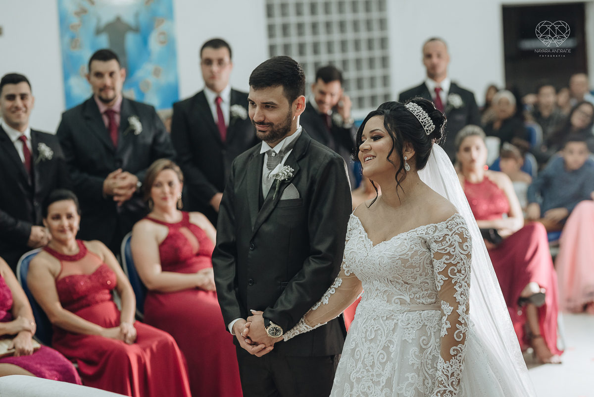 casamento com cerimonia  feita na igreja assembleia de Deus em Santos ministerio de santos, casamento classico e fotos artisticas da fotografa nayara andrade