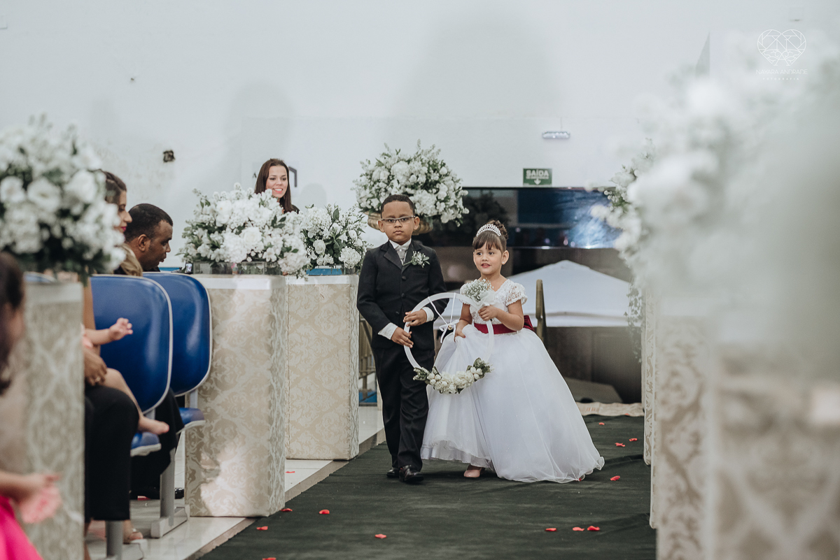 casamento com cerimonia  feita na igreja assembleia de Deus em Santos ministerio de santos, casamento classico e fotos artisticas da fotografa nayara andrade