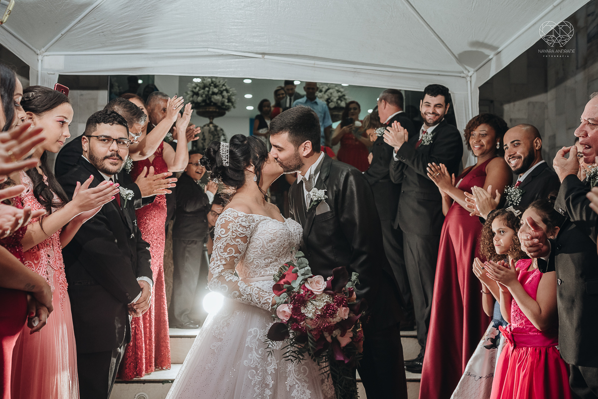 casamento com cerimonia  feita na igreja assembleia de Deus em Santos ministerio de santos, casamento classico e fotos artisticas da fotografa nayara andrade