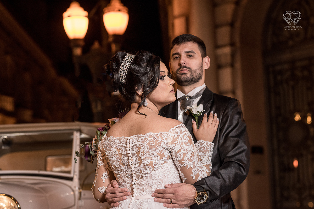 fotos de noiva de casamento noivos feitas no centro historico de santos fotos artisticas com carro antigo noiva de vestido princesa e fotos feitas pela fotografa premiada nayara andrade