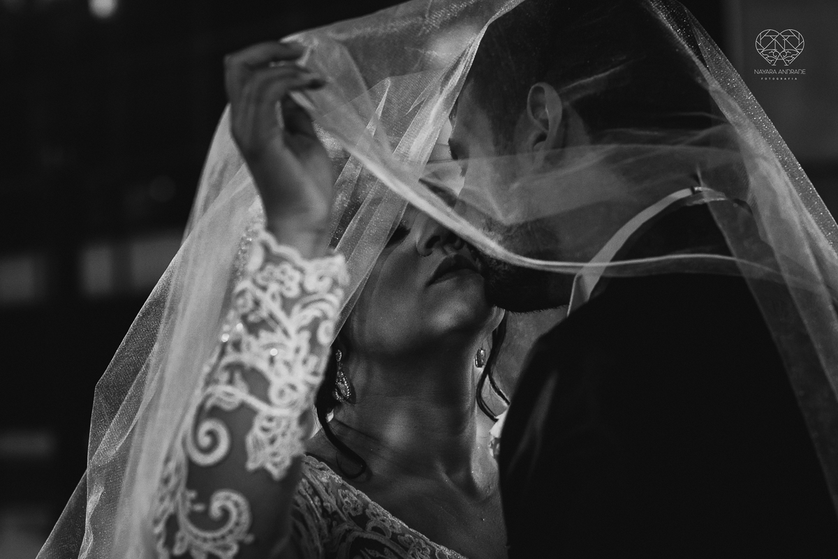 fotos de noiva de casamento noivos feitas no centro historico de santos fotos artisticas com carro antigo noiva de vestido princesa e fotos feitas pela fotografa premiada nayara andrade