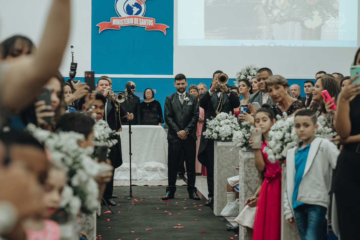 casamento com cerimonia  feita na igreja assembleia de Deus em Santos ministerio de santos, casamento classico e fotos artisticas da fotografa nayara andrade