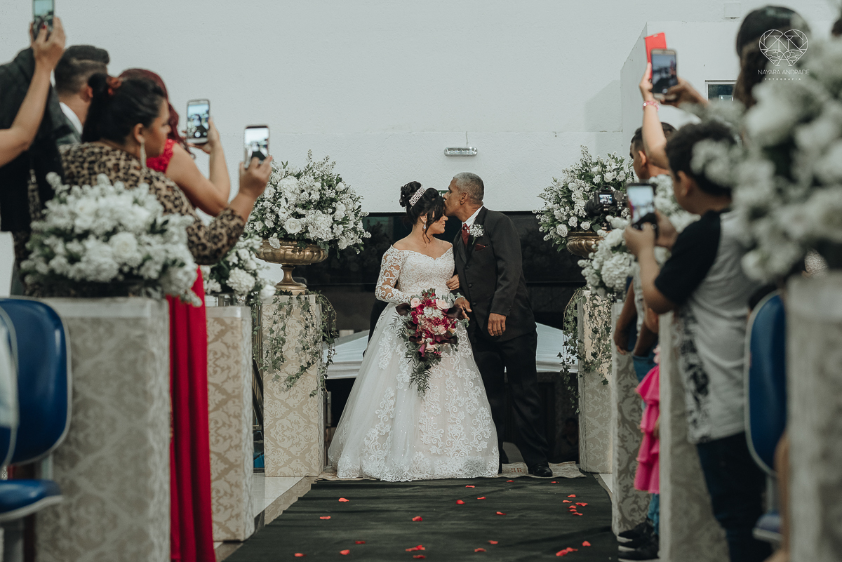 casamento com cerimonia  feita na igreja assembleia de Deus em Santos ministerio de santos, casamento classico e fotos artisticas da fotografa nayara andrade
