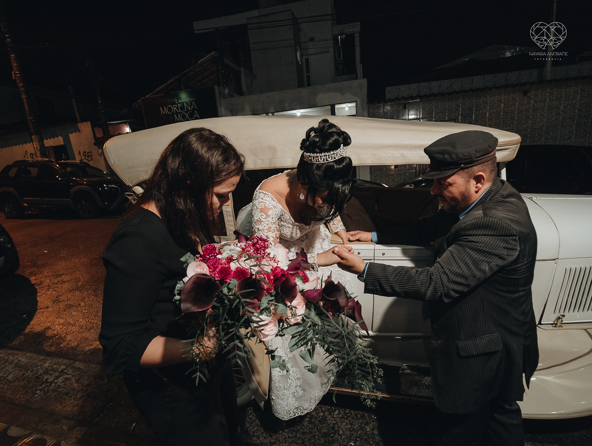 casamento com cerimonia  feita na igreja assembleia de Deus em Santos ministerio de santos, casamento classico e fotos artisticas da fotografa nayara andrade