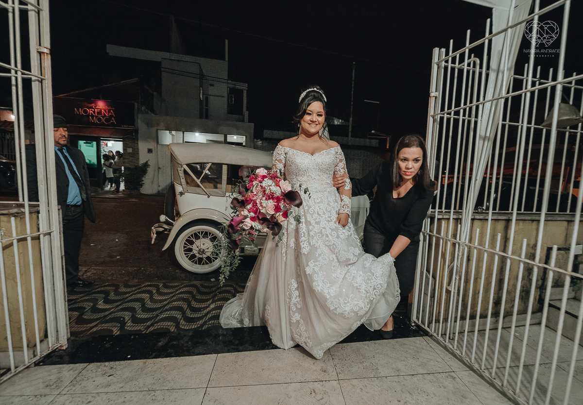 casamento com cerimonia  feita na igreja assembleia de Deus em Santos ministerio de santos, casamento classico e fotos artisticas da fotografa nayara andrade