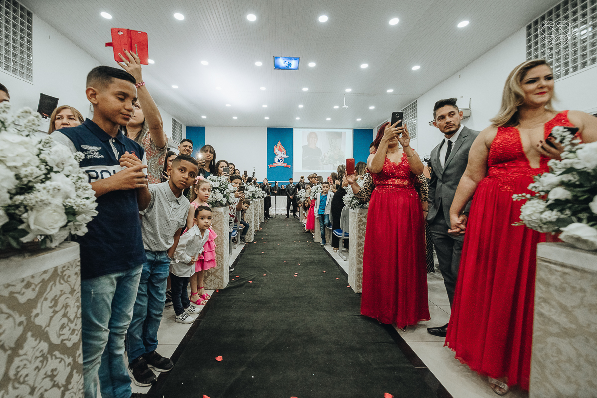 casamento com cerimonia  feita na igreja assembleia de Deus em Santos ministerio de santos, casamento classico e fotos artisticas da fotografa nayara andrade
