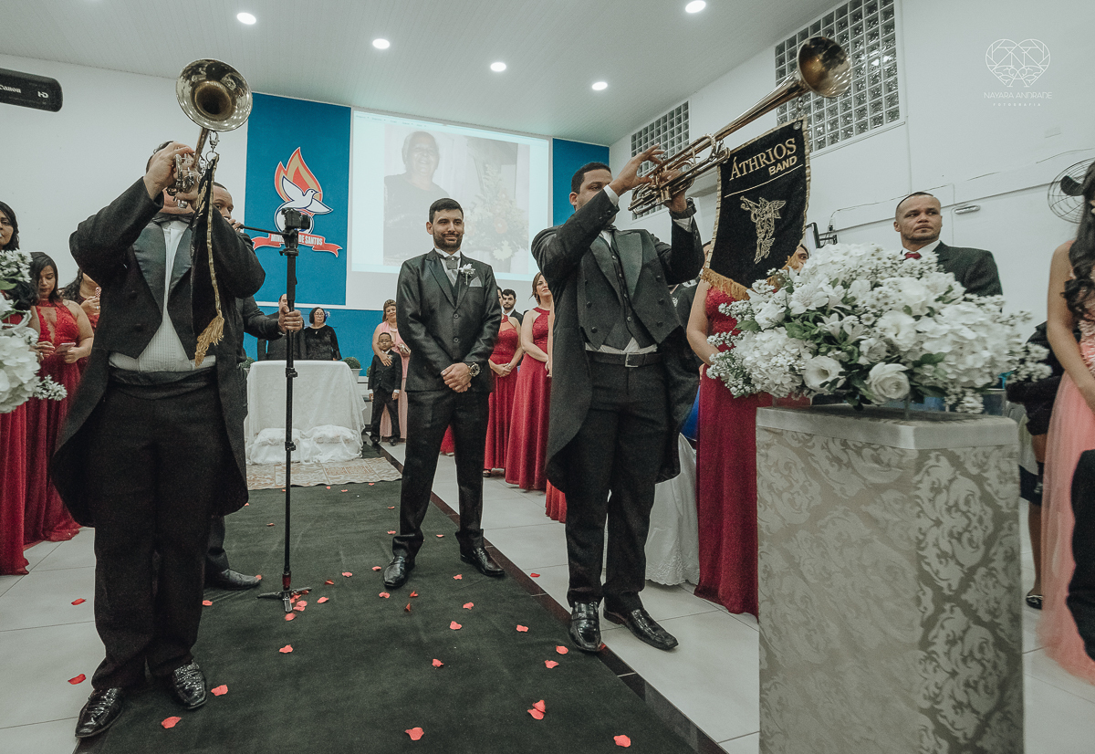 casamento com cerimonia  feita na igreja assembleia de Deus em Santos ministerio de santos, casamento classico e fotos artisticas da fotografa nayara andrade