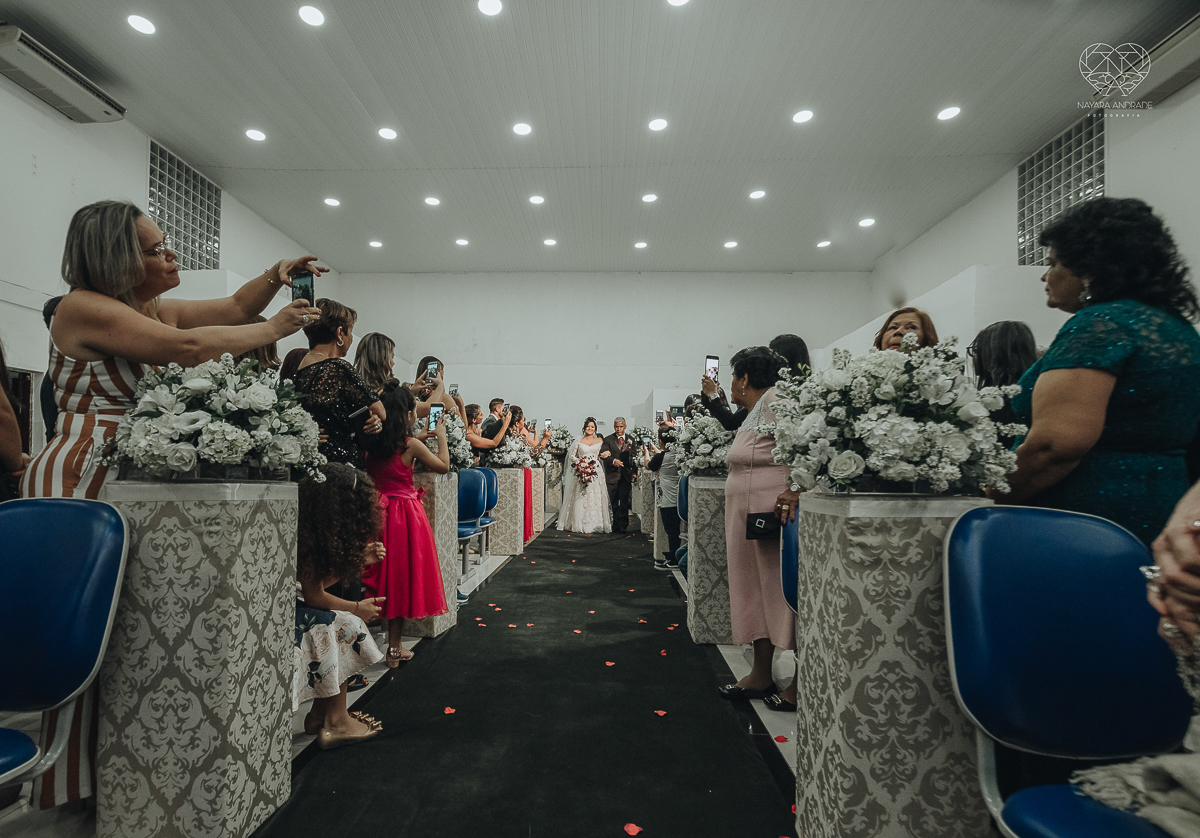 casamento com cerimonia  feita na igreja assembleia de Deus em Santos ministerio de santos, casamento classico e fotos artisticas da fotografa nayara andrade