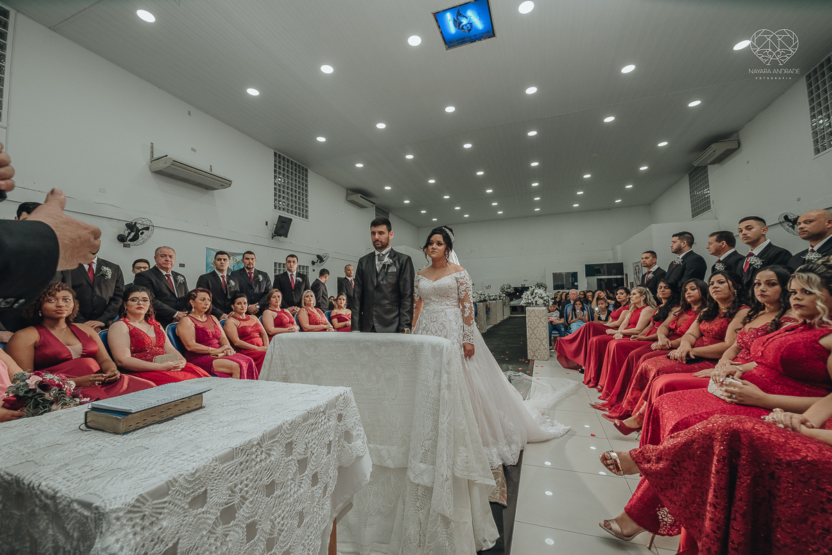 casamento com cerimonia  feita na igreja assembleia de Deus em Santos ministerio de santos, casamento classico e fotos artisticas da fotografa nayara andrade
