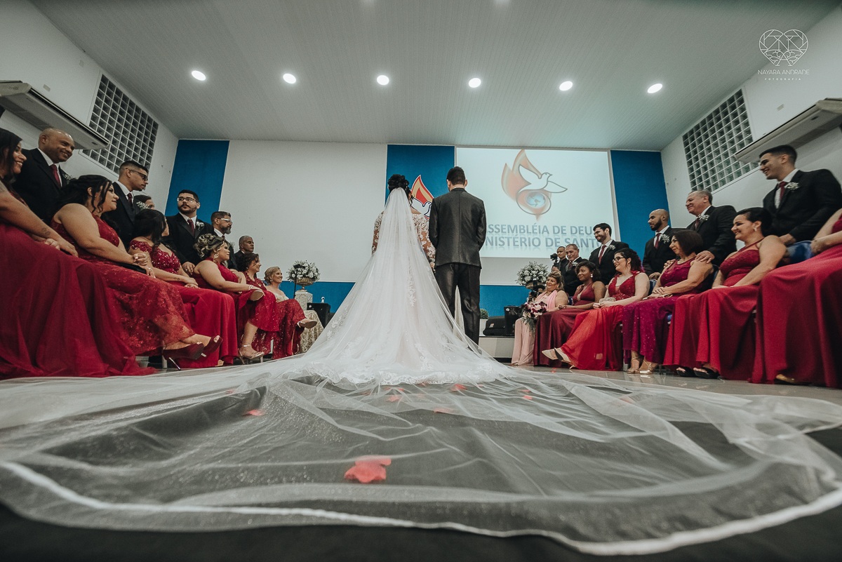casamento com cerimonia  feita na igreja assembleia de Deus em Santos ministerio de santos, casamento classico e fotos artisticas da fotografa nayara andrade