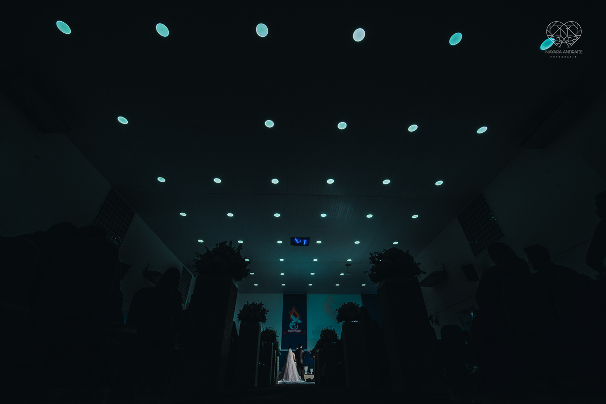 casamento com cerimonia  feita na igreja assembleia de Deus em Santos ministerio de santos, casamento classico e fotos artisticas da fotografa nayara andrade