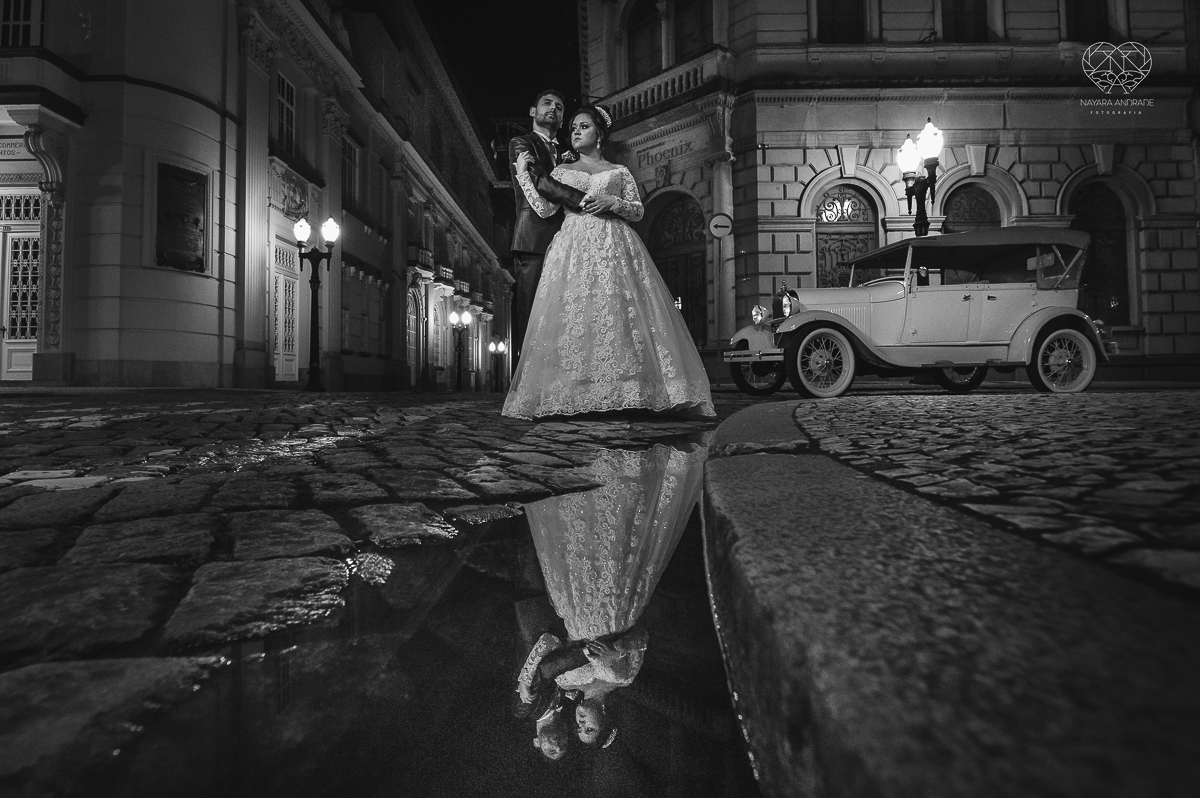 fotos de noiva de casamento noivos feitas no centro historico de santos fotos artisticas com carro antigo noiva de vestido princesa e fotos feitas pela fotografa premiada nayara andrade