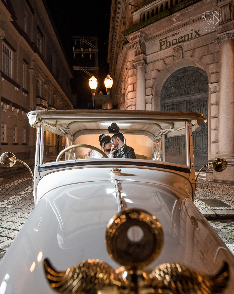 fotos de noiva de casamento noivos feitas no centro historico de santos fotos artisticas com carro antigo noiva de vestido princesa e fotos feitas pela fotografa premiada nayara andrade