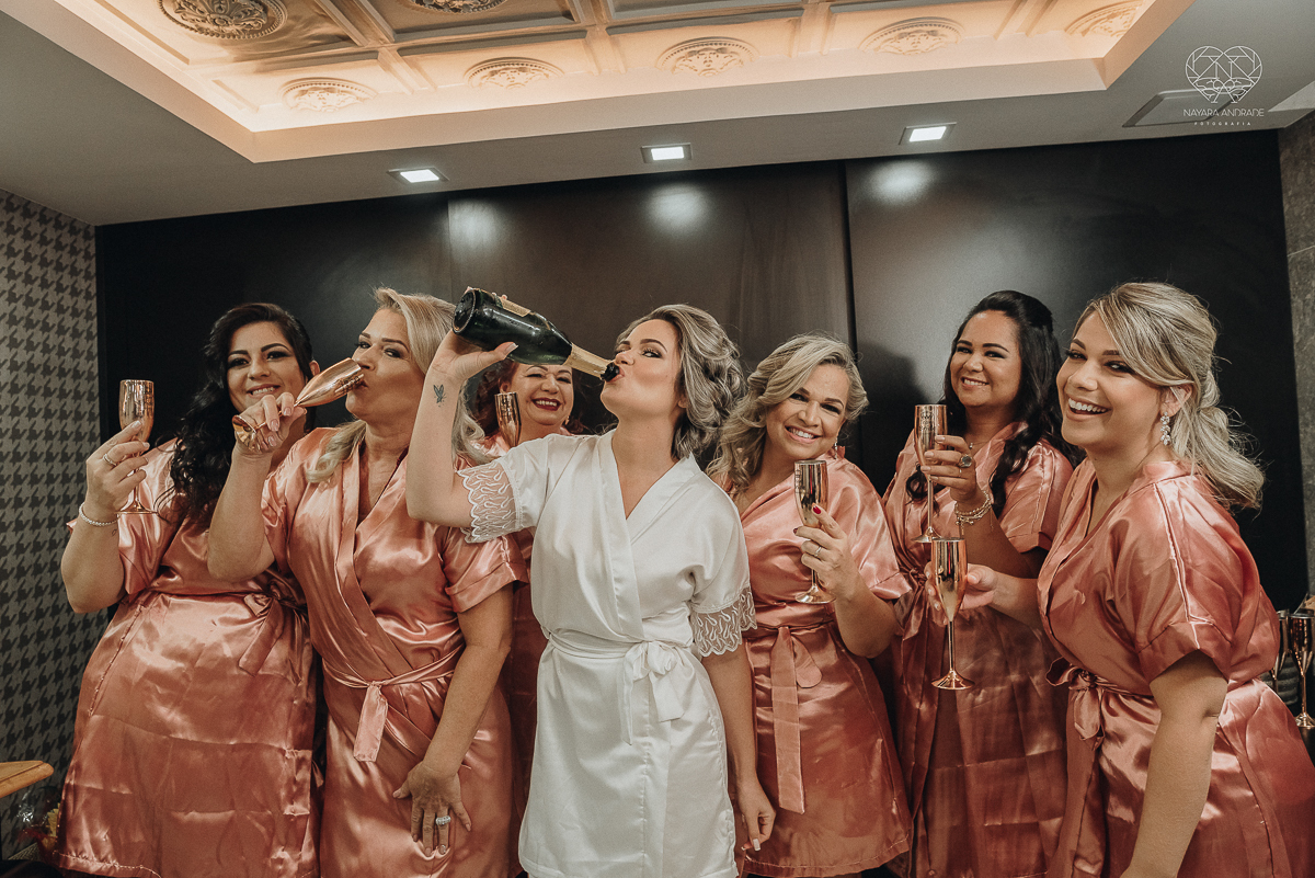 casamento classico em Santos making of na casa 67 por Raul Gama noiva veste santos maison igreja do valongo e festa no espaço plataforma com banda feel good e luanda Lu Pallaroni