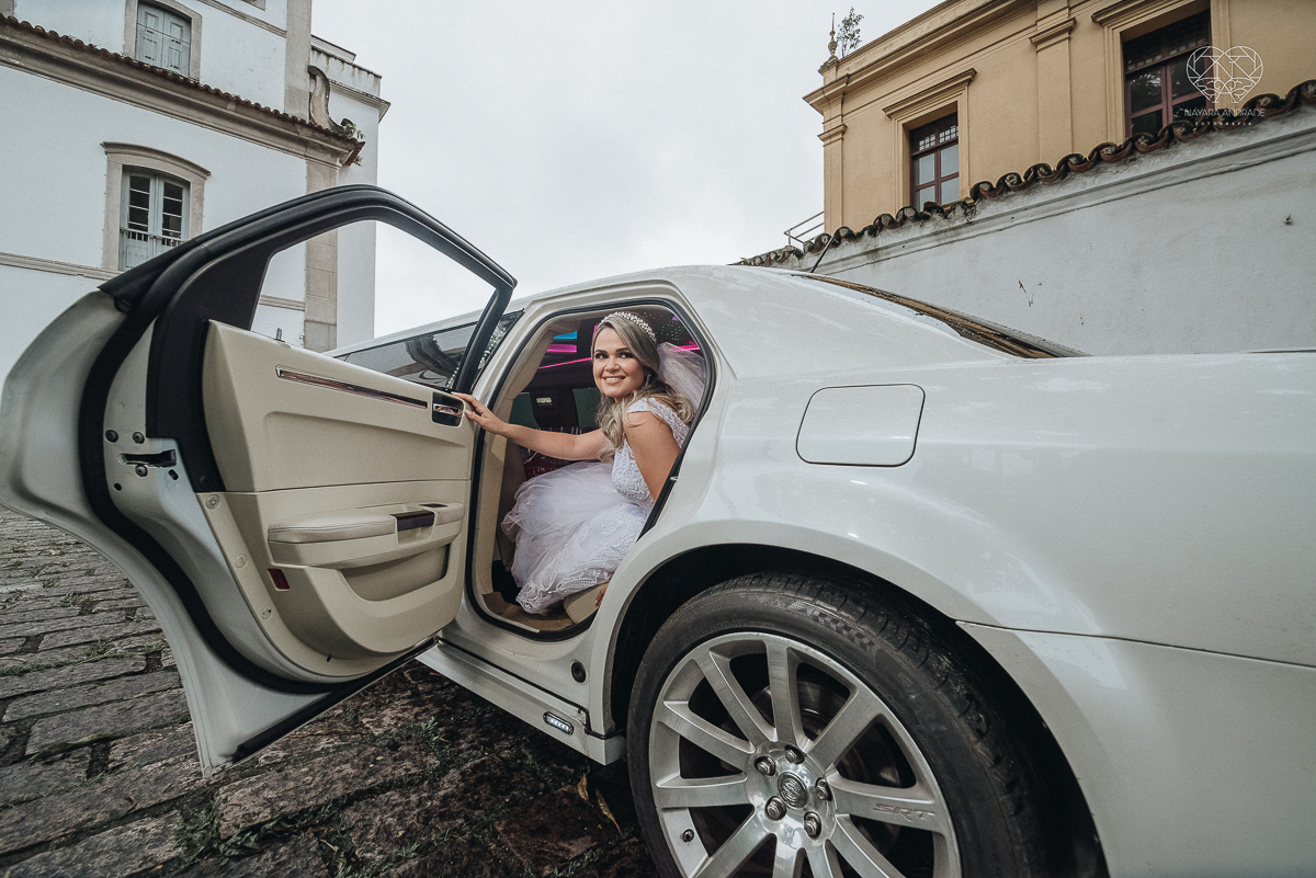 casamento classico em Santos making of na casa 67 por Raul Gama noiva veste santos maison igreja do valongo e festa no espaço plataforma com banda feel good e luanda Lu Pallaroni