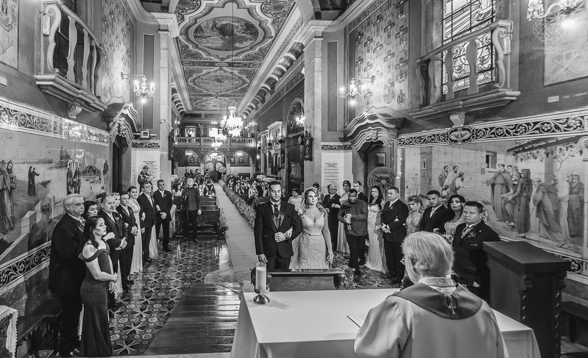 casamento classico em Santos making of na casa 67 por Raul Gama noiva veste santos maison igreja do valongo e festa no espaço plataforma com banda feel good e luanda Lu Pallaroni