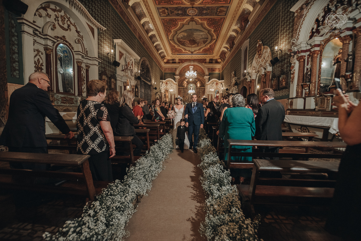 casamento classico em Santos making of na casa 67 por Raul Gama noiva veste santos maison igreja do valongo e festa no espaço plataforma com banda feel good e luanda Lu Pallaroni