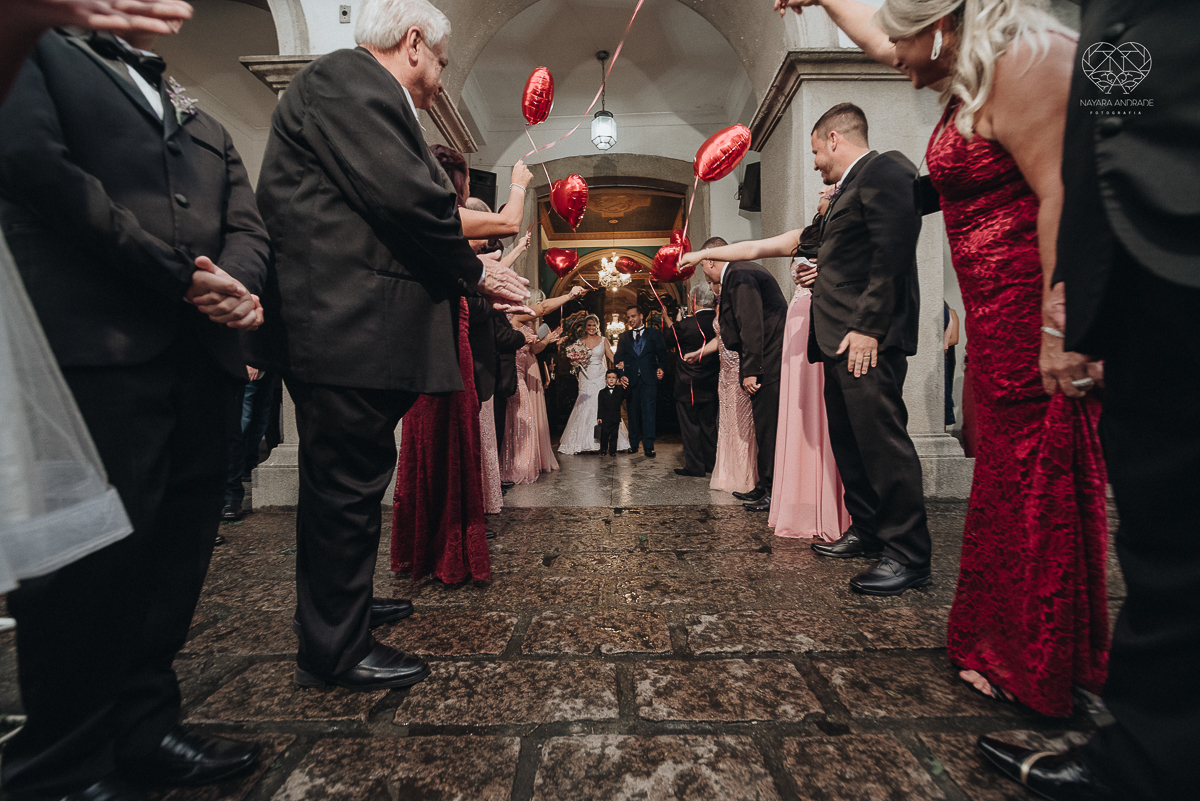 casamento classico em Santos making of na casa 67 por Raul Gama noiva veste santos maison igreja do valongo e festa no espaço plataforma com banda feel good e luanda Lu Pallaroni