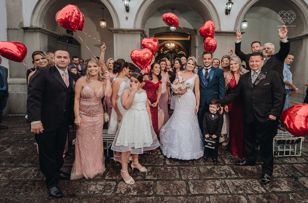 casamento classico em Santos making of na casa 67 por Raul Gama noiva veste santos maison igreja do valongo e festa no espaço plataforma com banda feel good e luanda Lu Pallaroni