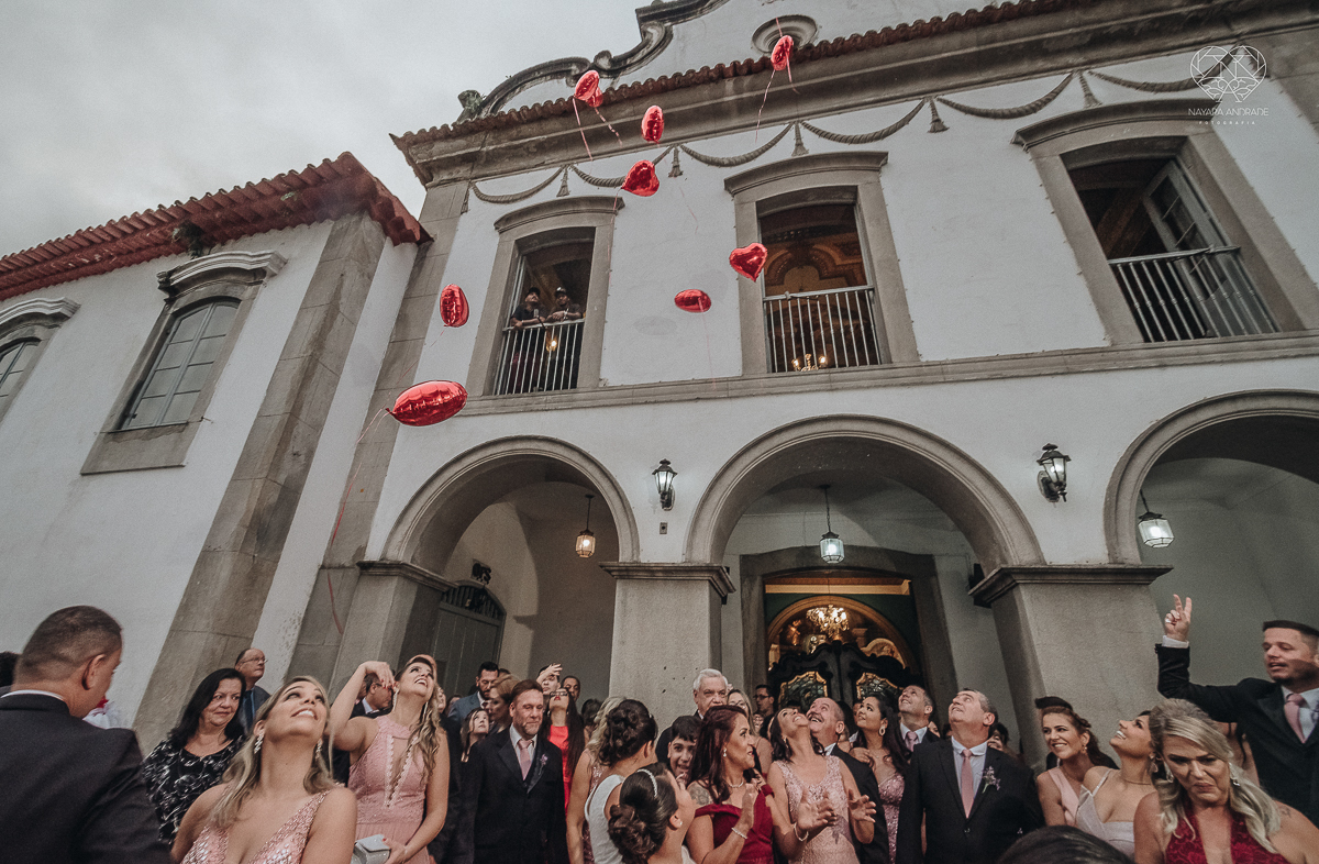 casamento classico em Santos making of na casa 67 por Raul Gama noiva veste santos maison igreja do valongo e festa no espaço plataforma com banda feel good e luanda Lu Pallaroni