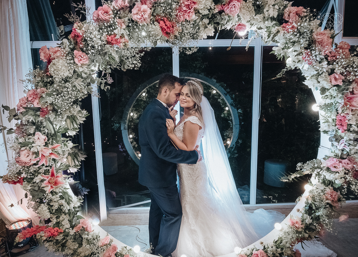 casamento classico em Santos making of na casa 67 por Raul Gama noiva veste santos maison igreja do valongo e festa no espaço plataforma com banda feel good e luanda Lu Pallaroni